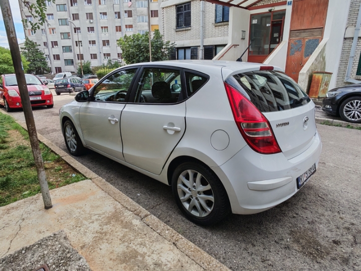 Hyundai i30 2.0 crdi i Think 6 brzin