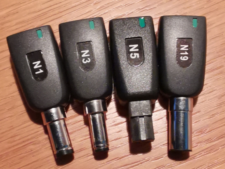 Kensington Universal 120/240 V + 4a