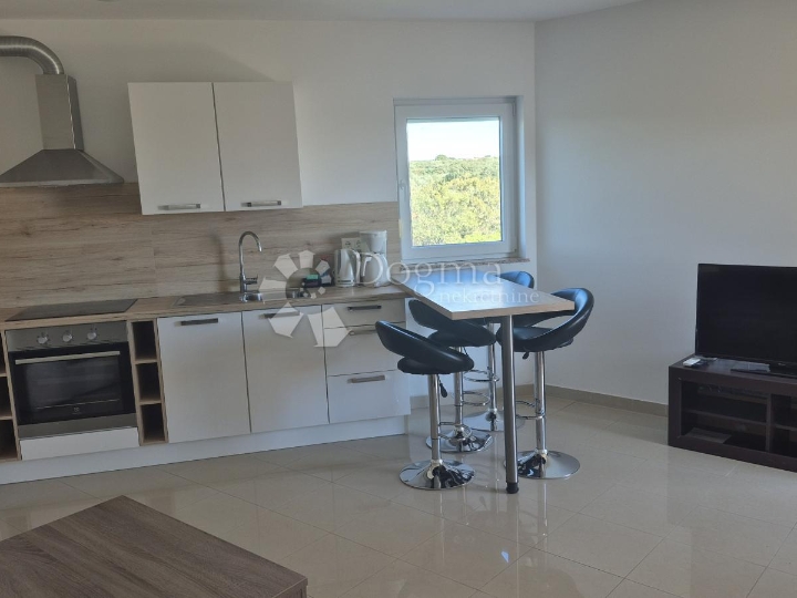 Stan 2S+DB na 2. katu u Peroju, površine 76 m2