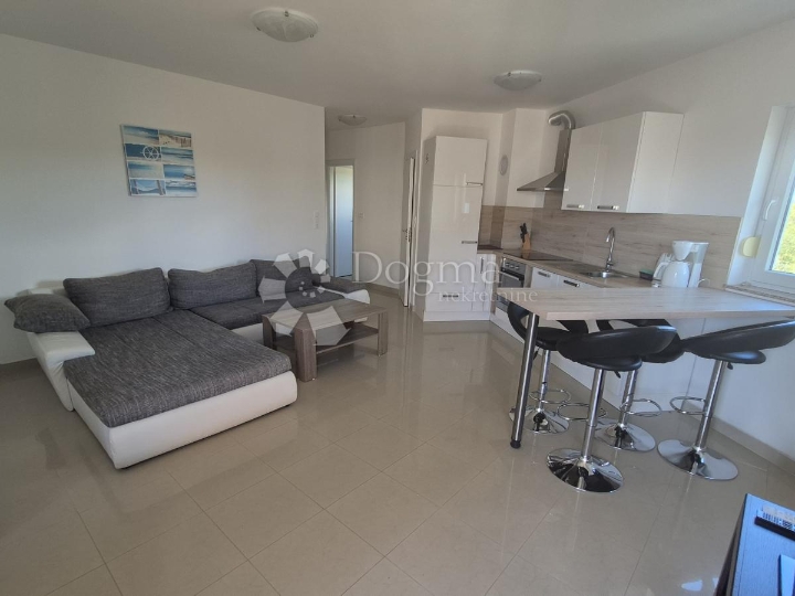 Stan 2S+DB na 2. katu u Peroju, površine 76 m2