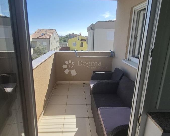 Stan 2S+DB na 2. katu u Peroju, površine 76 m2