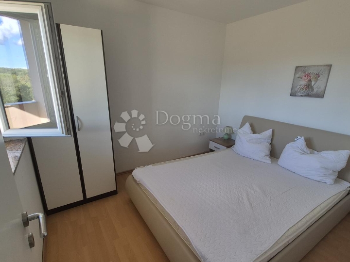 Stan 2S+DB na 2. katu u Peroju, površine 76 m2