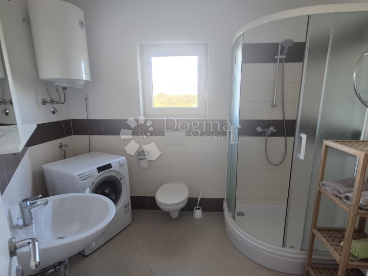 Stan 2S+DB na 2. katu u Peroju, površine 76 m2