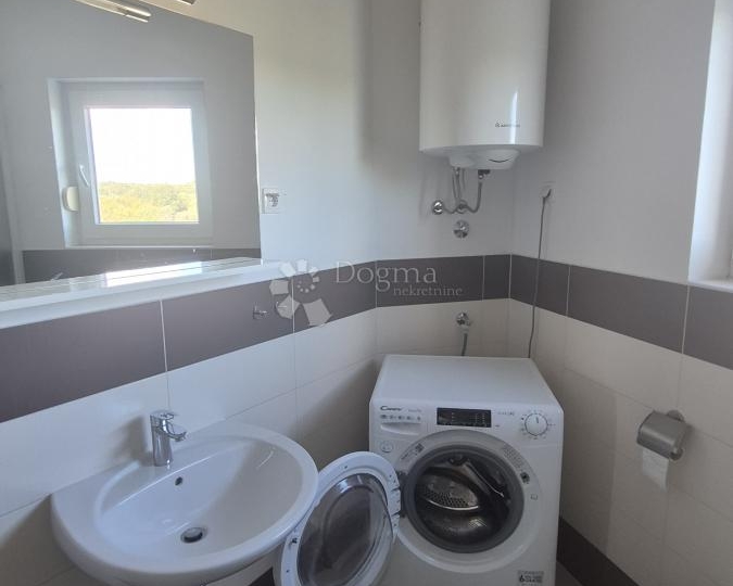 Stan 2S+DB na 2. katu u Peroju, površine 76 m2