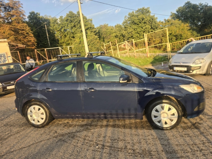 Ford Focus 1.6 plin benz.