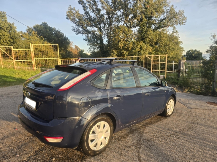 Ford Focus 1.6 plin benz.