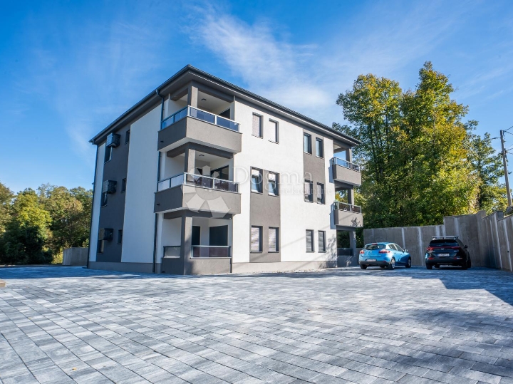 Izuzetno kvalitetna novogradnja u blizini centra Matulja