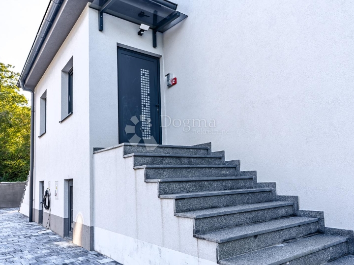 Izuzetno kvalitetna novogradnja u blizini centra Matulja
