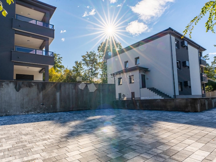Izuzetno kvalitetna novogradnja u blizini centra Matulja