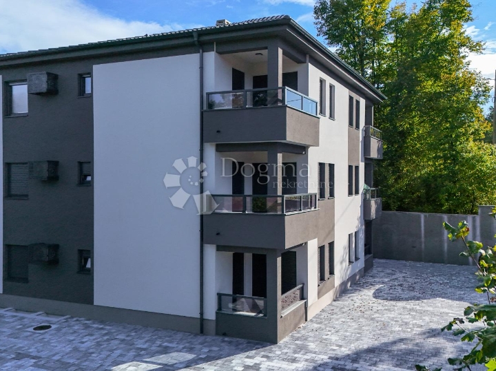 Izuzetno kvalitetna novogradnja u blizini centra Matulja