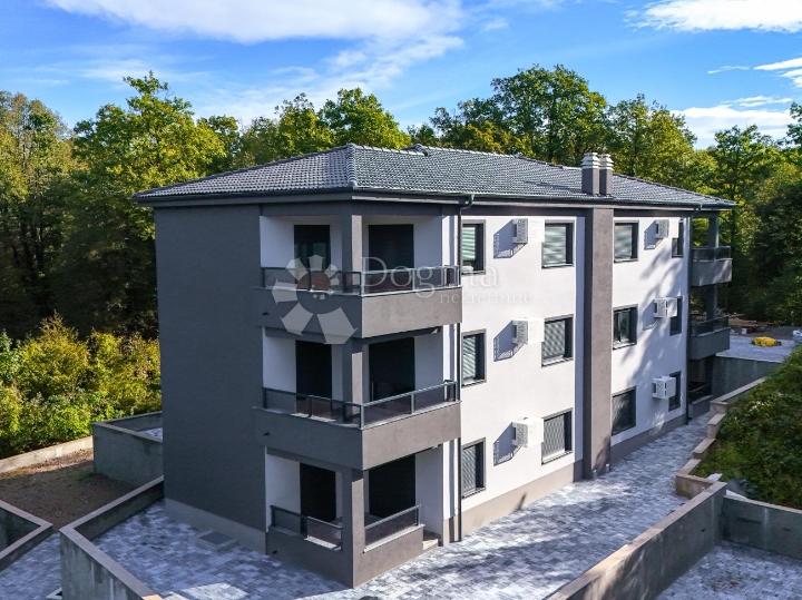 Izuzetno kvalitetna novogradnja u blizini centra Matulja