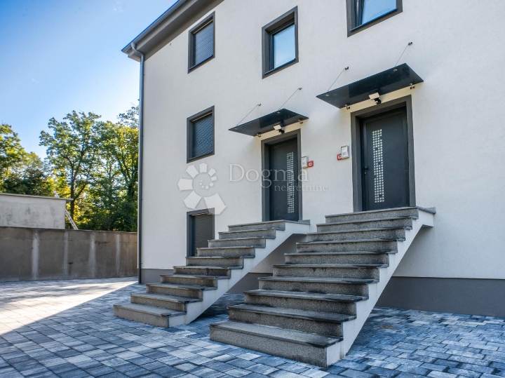 Izuzetno kvalitetna novogradnja u blizini centra Matulja