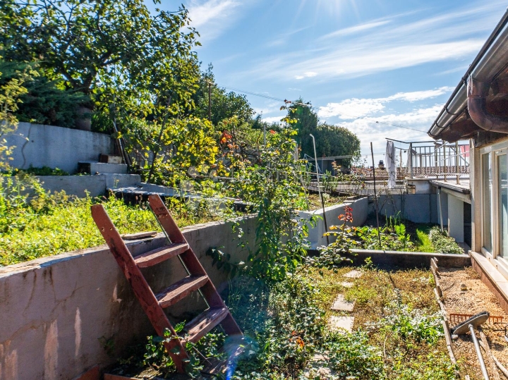 Rubeši, kuća s vrtom i garažom
