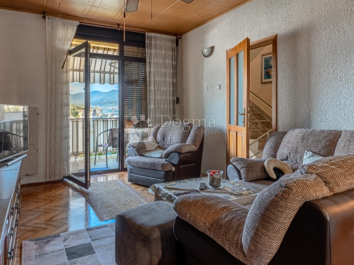 Rubeši, kuća s vrtom i garažom