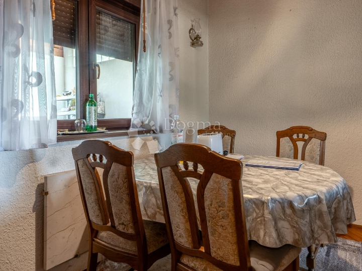 Rubeši, kuća s vrtom i garažom