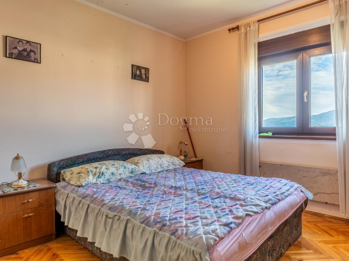 Rubeši, kuća s vrtom i garažom