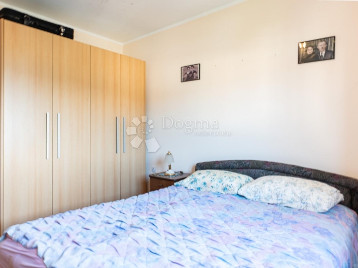 Rubeši, kuća s vrtom i garažom