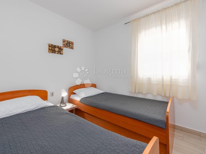 Cesarica, Ribarica app 30.12 s okućnicom