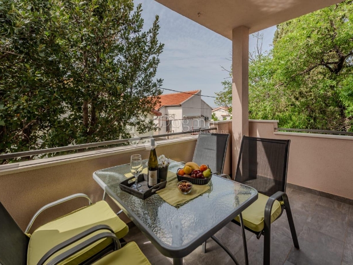 Cesarica, Ribarica app 39.53 s okućnicom