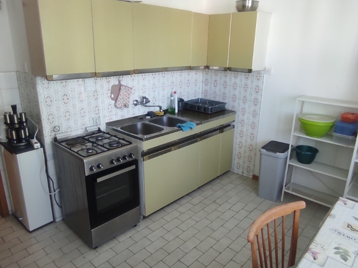 Tražim cimera/cinericu