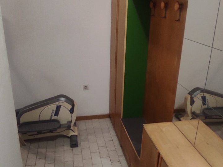 Tražim cimera/sustanara
