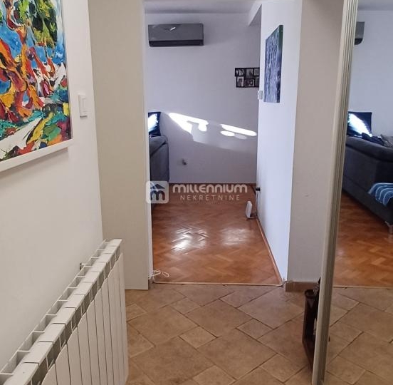 Otok Krk, 83.95m2, 2 sobni s dnevnim