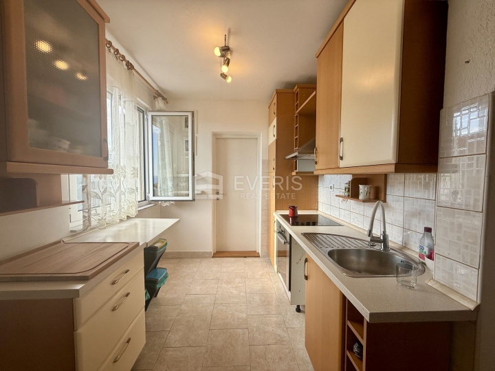 Rijeka, Škurinje, stan 60m2 s balkonom južne orijentacije