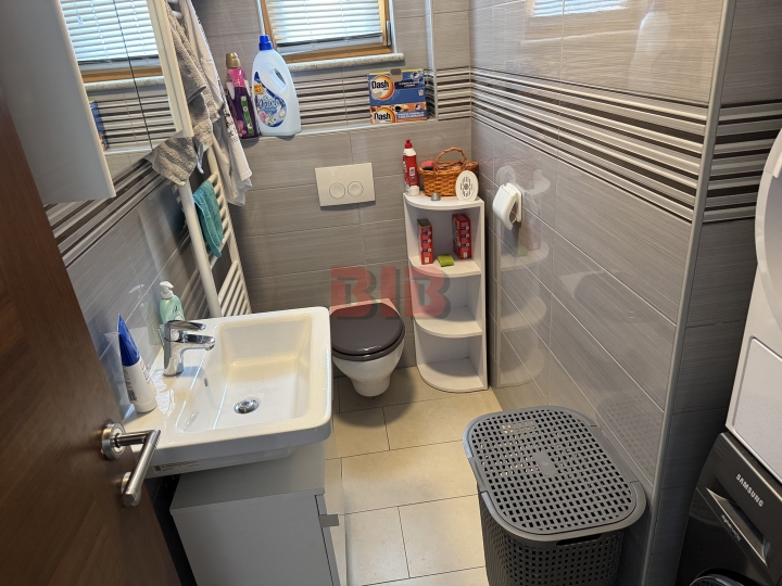 Srdoči, lijep 3S+DB, garaža, lift, dodatni parking