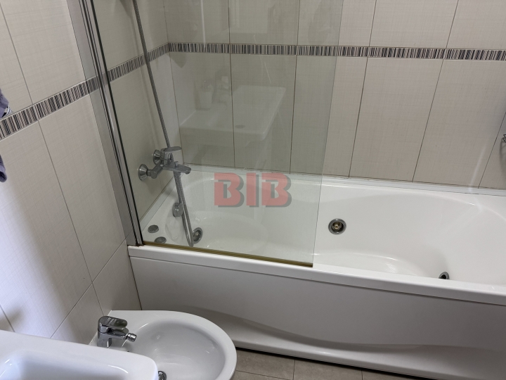 Srdoči, lijep 3S+DB, garaža, lift, dodatni parking