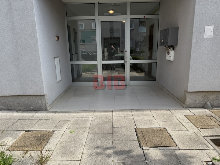 Srdoči, lijep 3S+DB, garaža, lift, dodatni parking