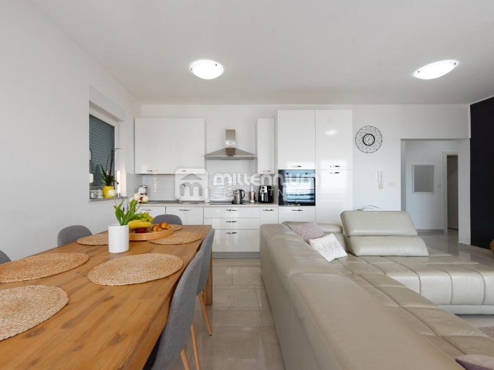 Matulji, 93.40m2, 3S+DB, terasa, 2-parkirna mjesta