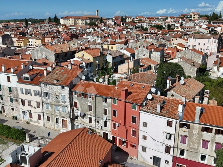 Studio apartman, centar Rovinja, 2. red do mora