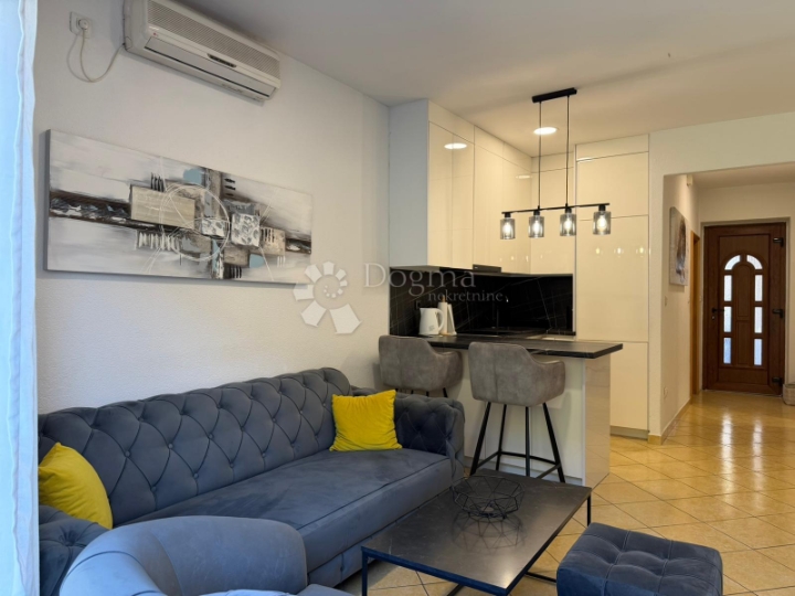 Stan u prizemlju s vrtom i terasom, renovirano!!!