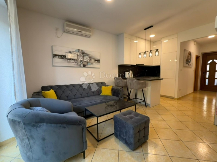 Stan u prizemlju s vrtom i terasom, renovirano!!!