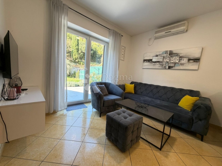 Stan u prizemlju s vrtom i terasom, renovirano!!!