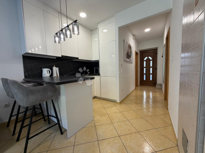 Stan u prizemlju s vrtom i terasom, renovirano!!!