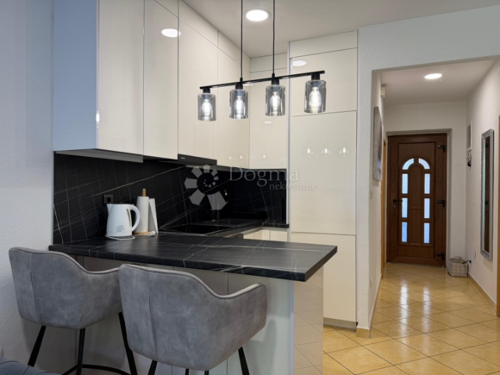 Stan u prizemlju s vrtom i terasom, renovirano!!!