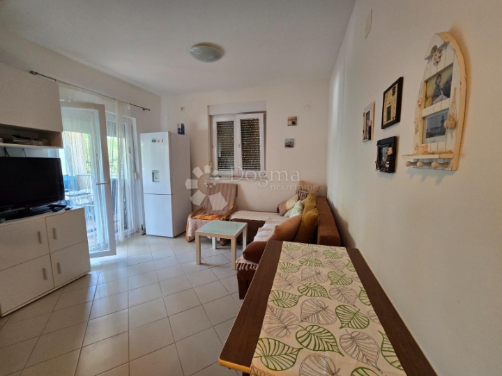Dodir mora i tišine – šarmantni apartman u srcu Tkona