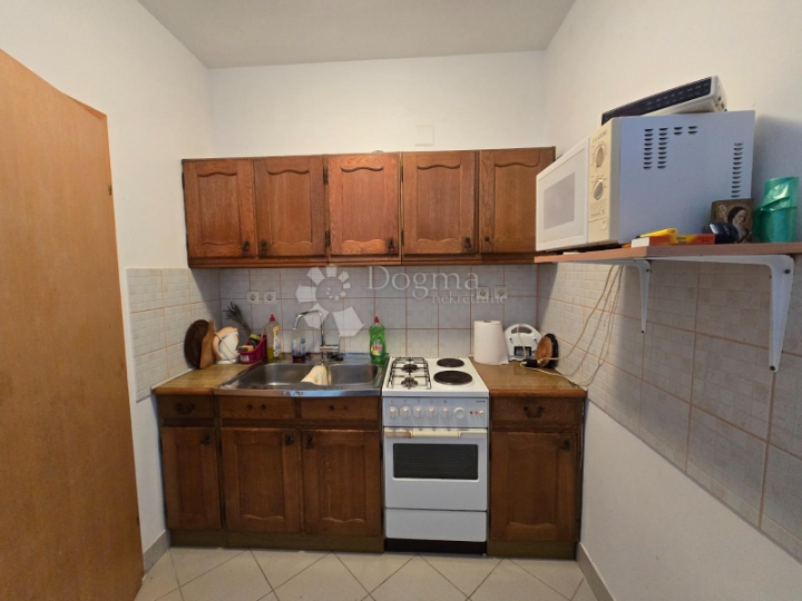 Dodir mora i tišine – šarmantni apartman u srcu Tkona