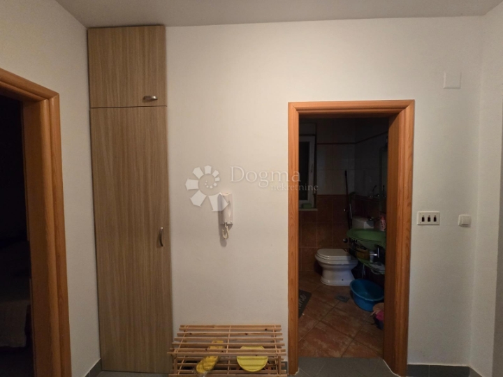 Dodir mora i tišine – šarmantni apartman u srcu Tkona
