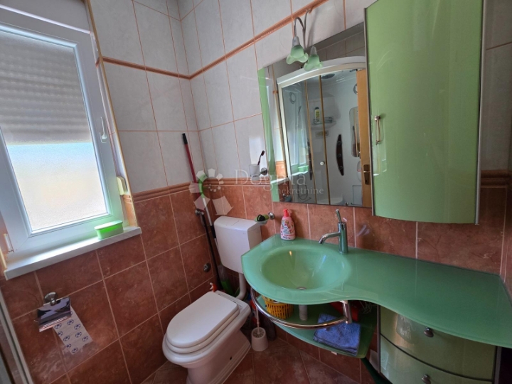 Dodir mora i tišine – šarmantni apartman u srcu Tkona