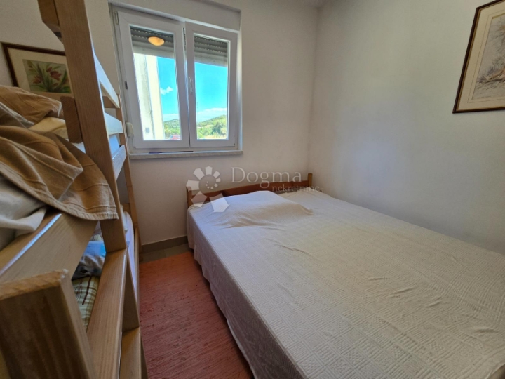Dodir mora i tišine – šarmantni apartman u srcu Tkona