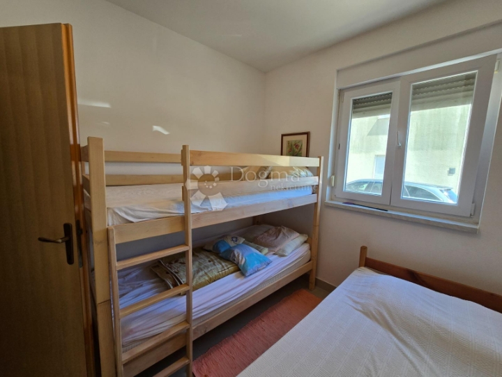 Dodir mora i tišine – šarmantni apartman u srcu Tkona