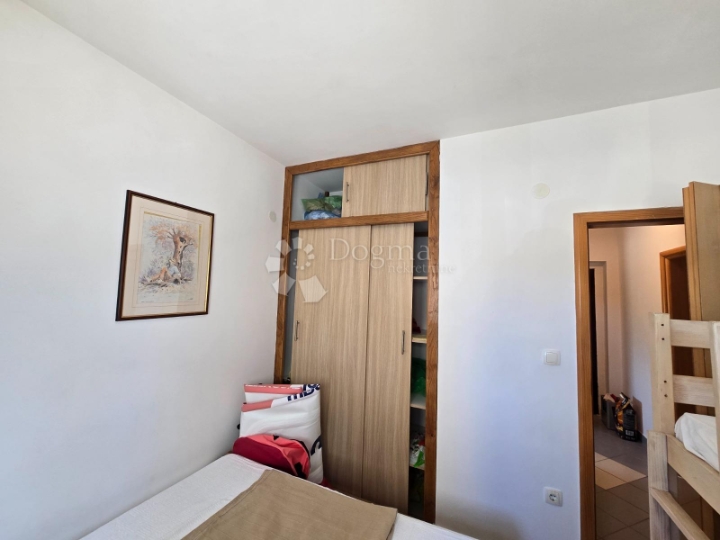 Dodir mora i tišine – šarmantni apartman u srcu Tkona