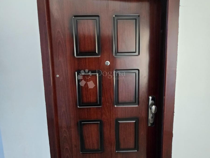 Dodir mora i tišine – šarmantni apartman u srcu Tkona