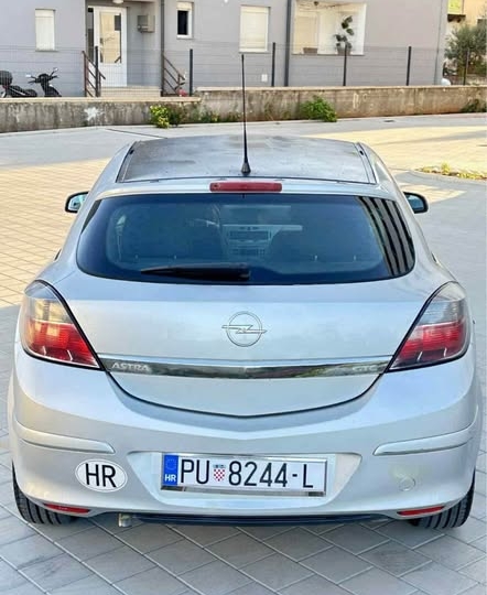 Opel Astra GTC 1.6