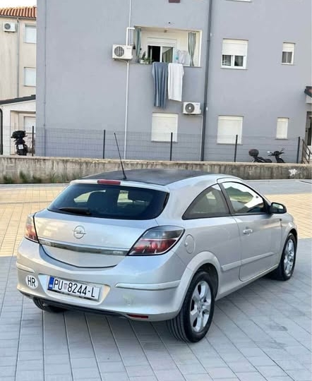 Opel Astra GTC 1.6