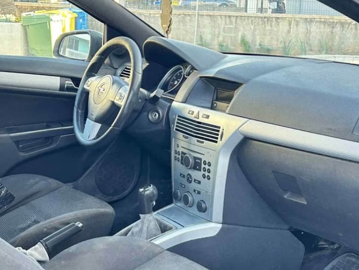 Opel Astra GTC 1.6