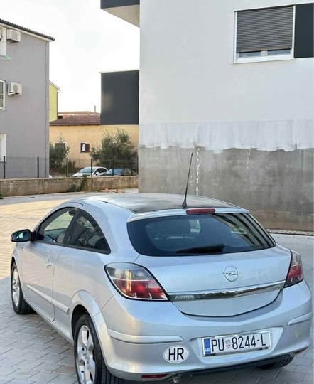 Opel Astra GTC 1.6