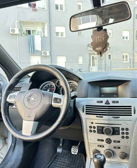 Opel Astra GTC 1.6